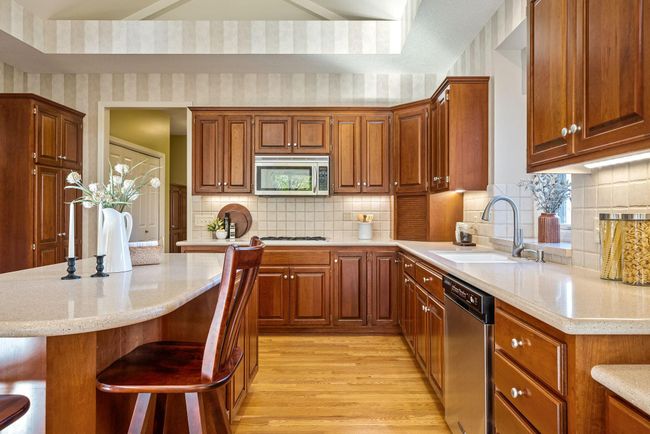Spacious cooks kitchen | Image 10