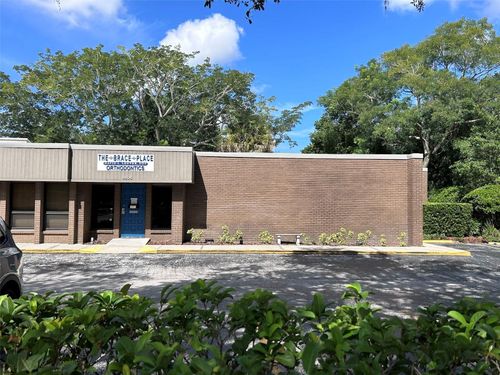 9806 N 56th St, TEMPLE TERRACE, FL, 33617-4802 | Card Image