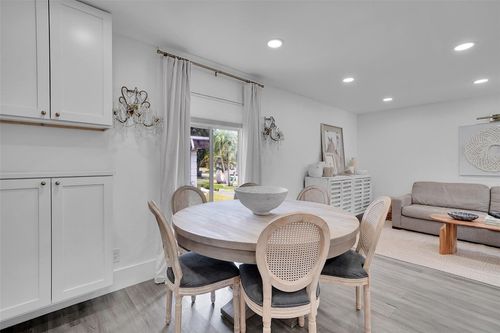 7904 Nw 74th Ter, Tamarac, FL, 33321-4818 | Card Image