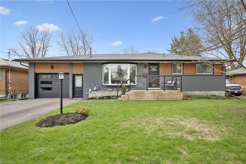 65 Schweitzer St, Kitchener, ON, N2K1B5 | Card Image