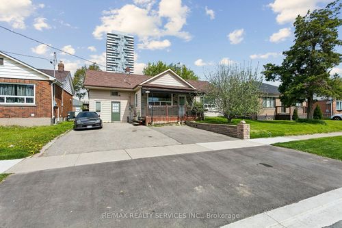 30 Eastern Avenue, Brampton, ON, L6W1X6 | Card Image
