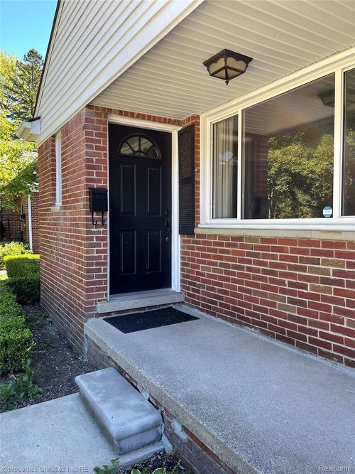 2832 Pembroke Rd, Birmingham, MI, 48009-7513 | Card Image