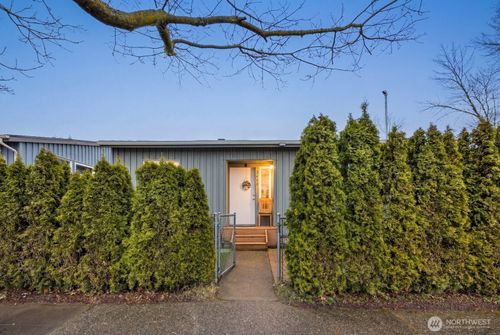 9452 25th Ave Sw, Seattle, WA, 98106-2632 | Card Image