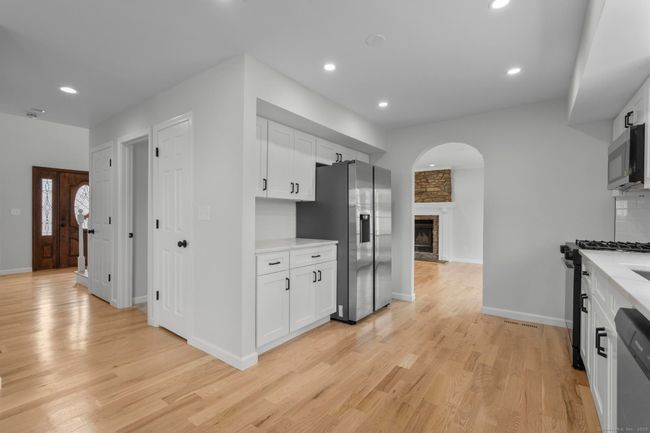 298 Summit St, House other with 3 bedrooms, 3 bathrooms and null parking in New Haven CT | Image 9