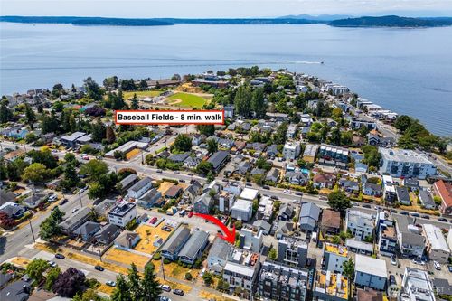 3027 62nd Ave Sw, Seattle, WA, 98116-2705 | Card Image