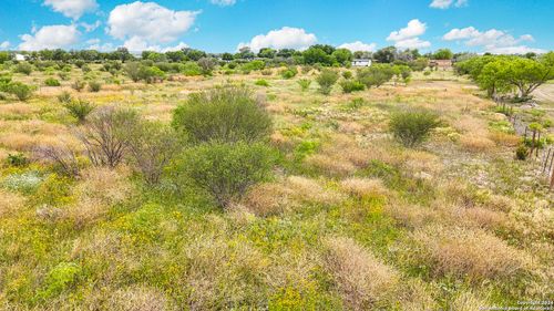 302 Pr 5726, Devine, TX, 78016 | Card Image