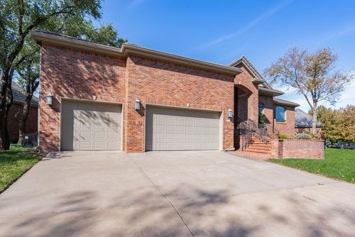 43 E Stonebridge Cir, Wichita, KS, 67230-1560 | Card Image