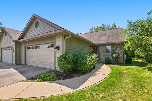 303 Parkview Ct, Hartland, WI, 53029-2443 | Card Image