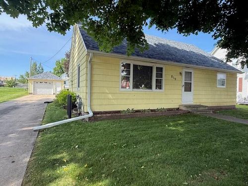 819 Washington St E, Caledonia, MN, 55921 | Card Image