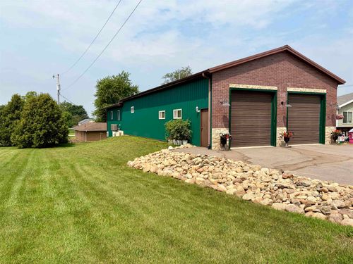 514 4th St S, Winthrop, IA, 50682-9342 | Card Image