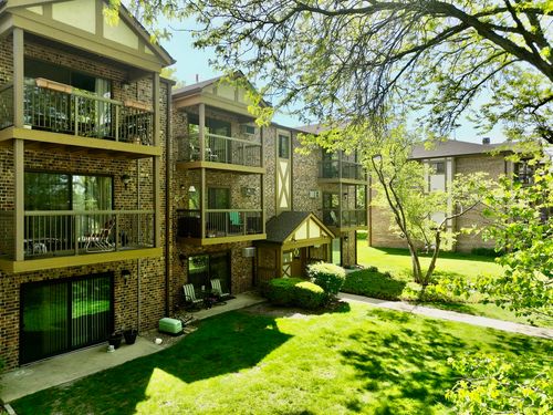 e-811 Dwyer Ave, Arlington Heights, IL, 60005-2428 | Card Image