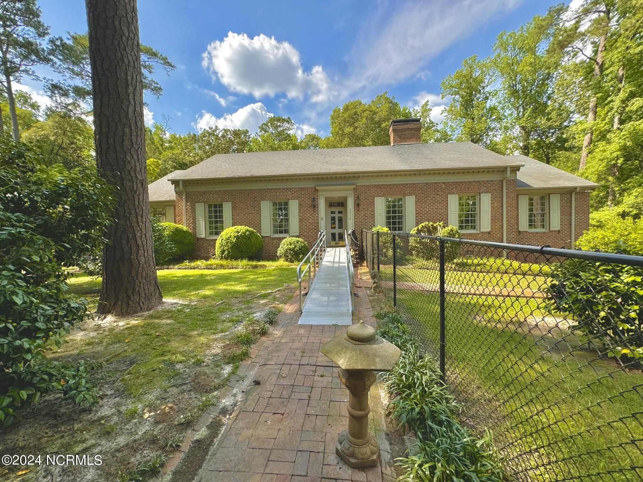 Stallings Dr, Kinston, NC 28504