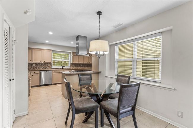 11904 N Blackjack Oak Cir, House other with 4 bedrooms, 2 bathrooms and 2 parking in The Woodlands TX | Image 6
