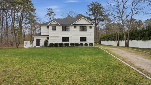 420 Maple Avenue S, Southampton, NY, 11901 | Card Image