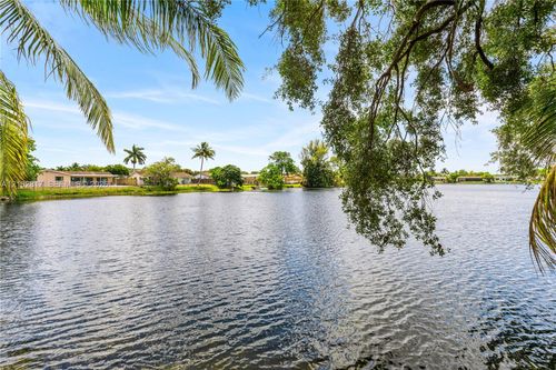 8956-8956 Palm Tree Ln, Pembroke Pines, FL, 33024-4612 | Card Image