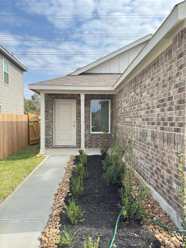 21026 Newberry Grove Ln, House other with 3 bedrooms, 2 bathrooms and 2 parking in Humble TX | Image 4