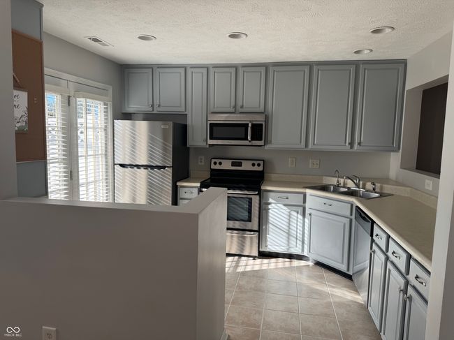 504 Elkhart Dr, Condo with 2 bedrooms, 3 bathrooms and null parking in Westfield IN | Image 13