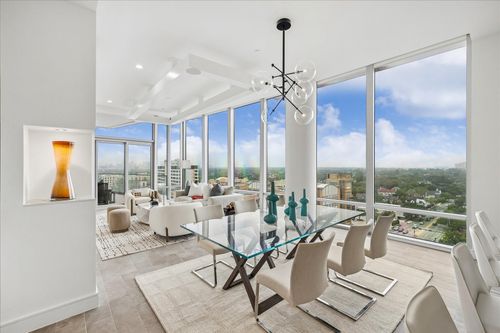 11d-2727 Kirby Dr, Houston, TX, 77098-1152 | Card Image