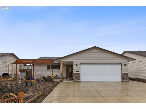 698 S Cascade Dr, Woodburn, OR, 97071-3022 | Card Image