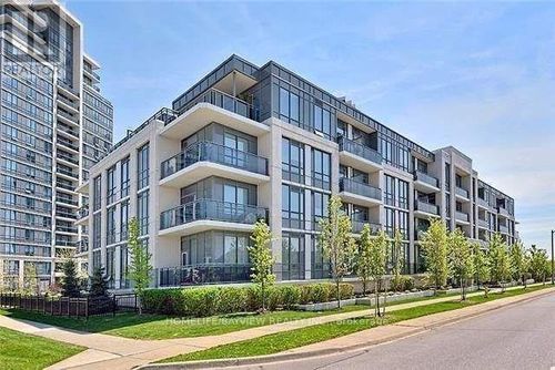 216-95 N Park Rd, Thornhill, ON, L4J0J1 | Card Image