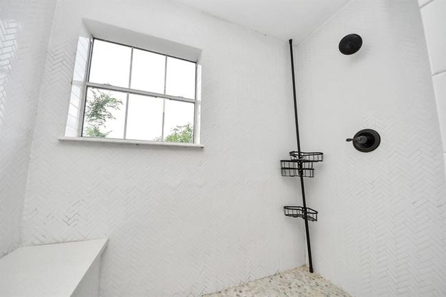 6502 S Highway 35, House other with 5 bedrooms, 3 bathrooms and 3 parking in Alvin TX | Image 26