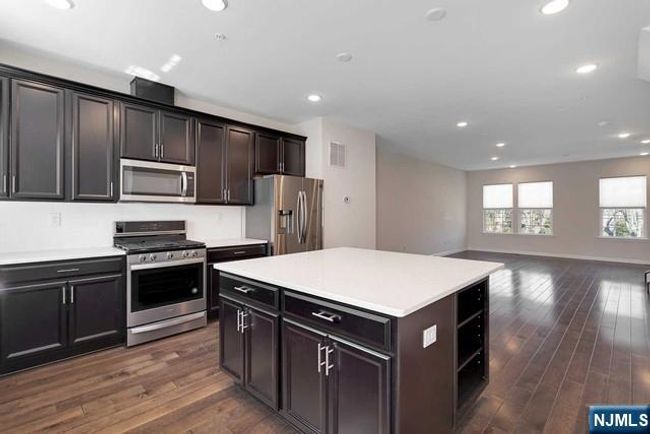 12-10 Plaza Rd, Townhouse with 3 bedrooms, 4 bathrooms and null parking in Fair Lawn NJ | Image 9