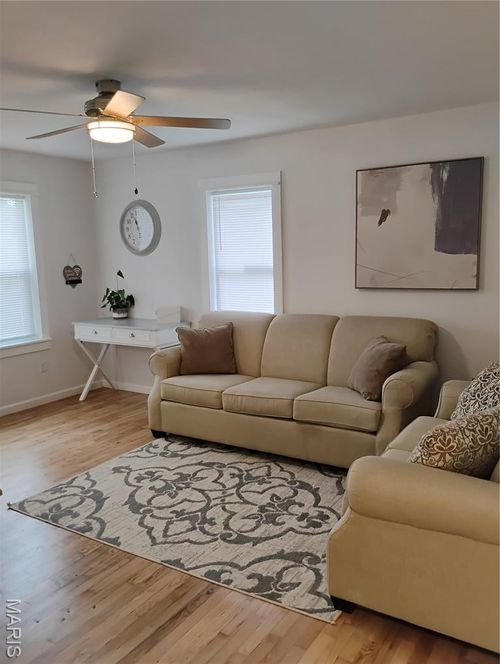 131 Sackett St, Licking, MO, 65542-9881 | Card Image