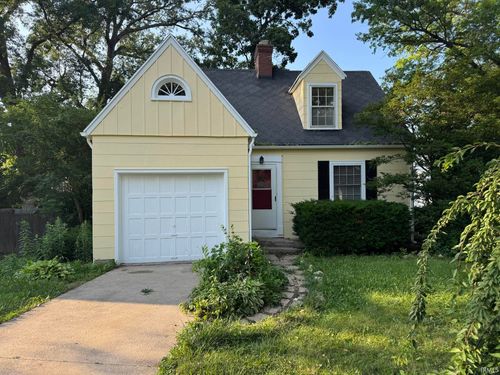 212 W Roosevelt St, Muncie, IN, 47303-1864 | Card Image