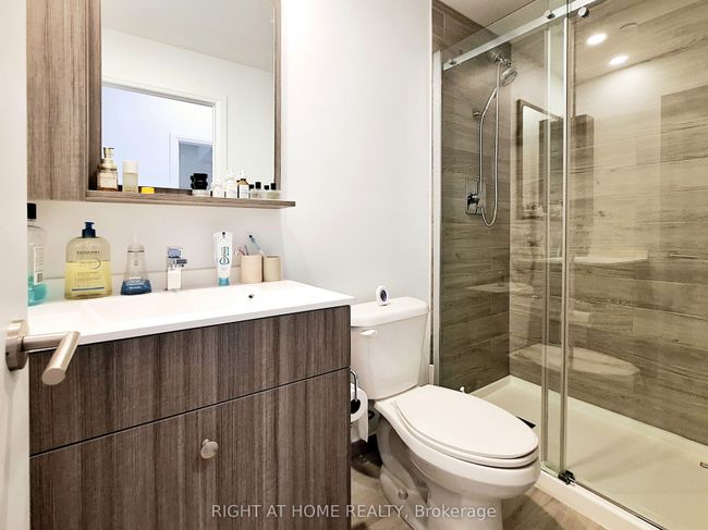 1107 - 75 Canterbury Pl, Condo with 2 bedrooms, 2 bathrooms and 1 parking in North York ON | Image 9