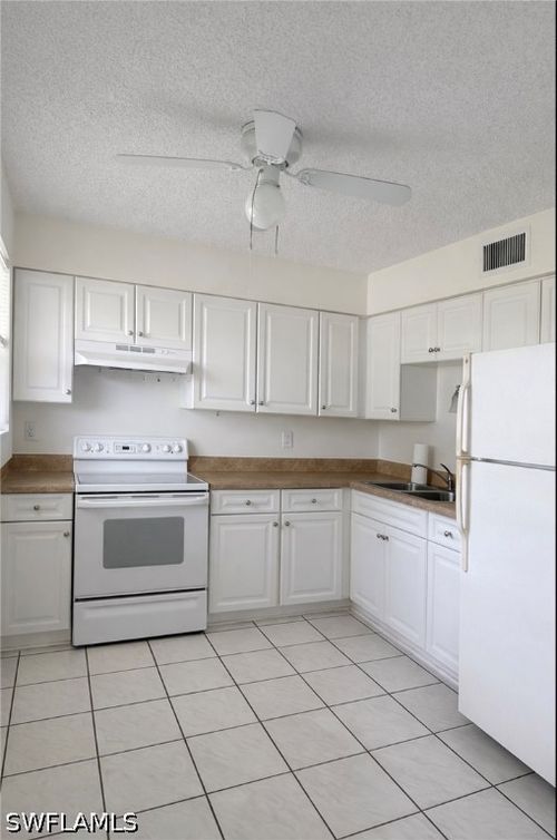 apt-r3-3325 Airport Rd N, NAPLES, FL, 34105-2852 | Card Image