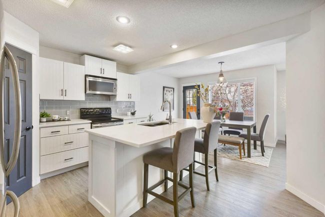 18 Mt Selkirk Place Se, House other with 5 bedrooms, 3 bathrooms and 4 parking in Calgary AB | Image 9