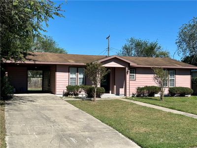 1306 N Hackberry Street N, House other with 3 bedrooms, 1 bathrooms and null parking in Beeville TX | Image 2