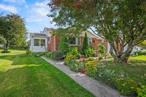 5 Leonard Ave, Dudley, MA, 01571-5956 | Card Image