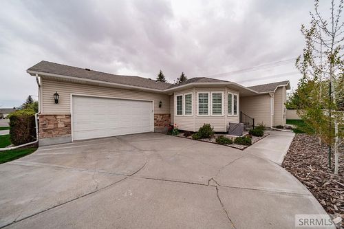 484 Hickory Cir, Idaho Falls, ID, 83404-7620 | Card Image