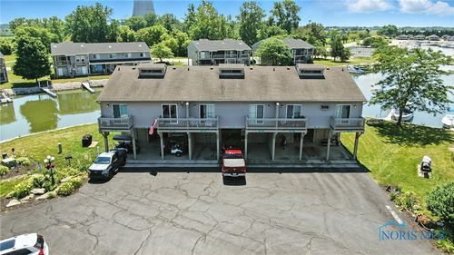 8810 W Canada Goose Ct, Oak Harbor, OH, 43449-9300 | Card Image