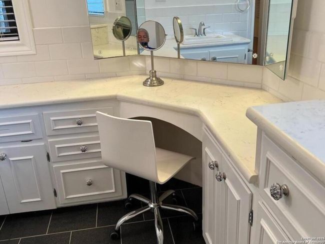 Super large vanity area | Image 13
