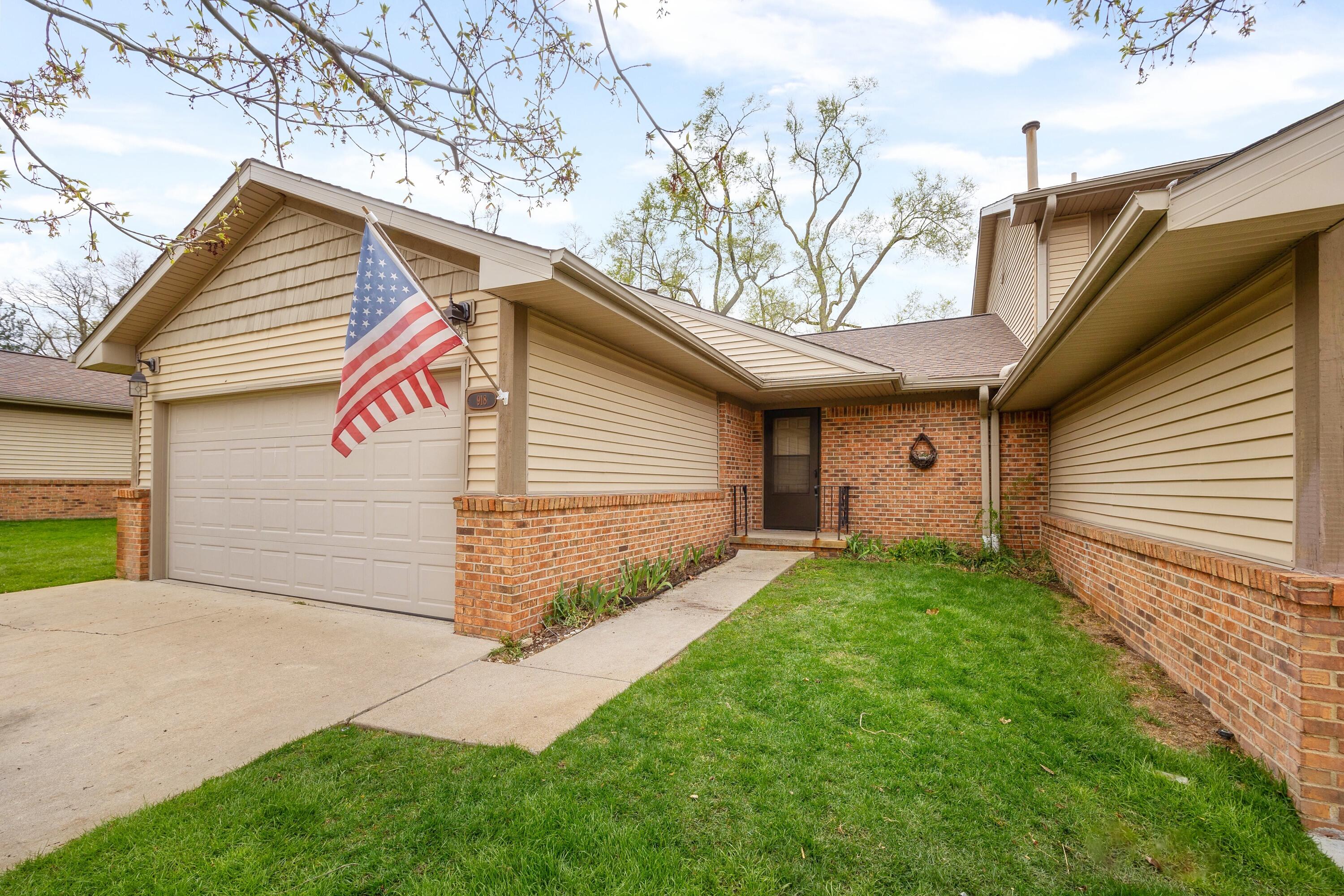 Moore Dr, Chelsea, MI 48118