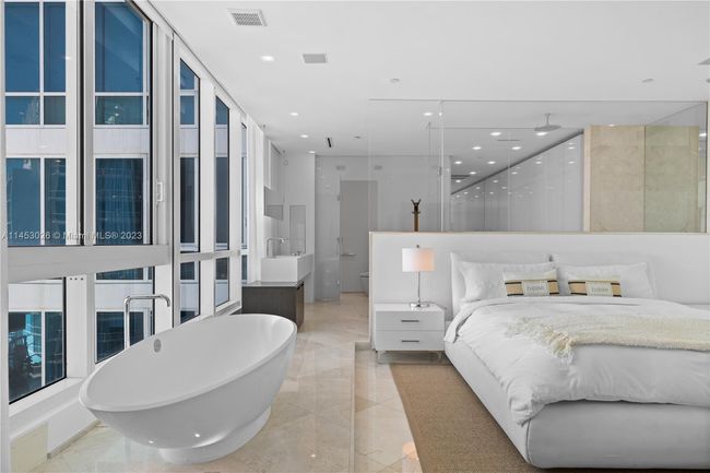 APT-3207 - 100 S Pointe Dr, Condo with 4 bedrooms, 5 bathrooms and null parking in Miami Beach FL | Image 14