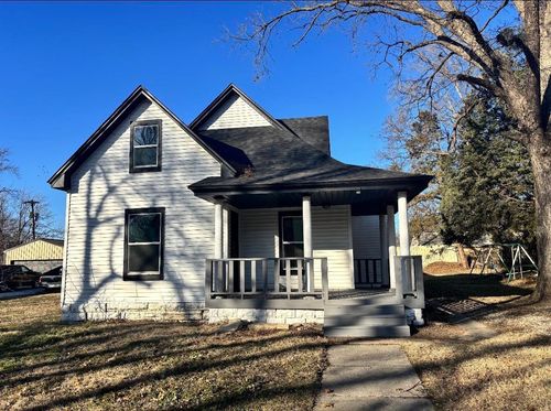 1424 E 1st Ave, Winfield, KS, 67156-1808 | Card Image