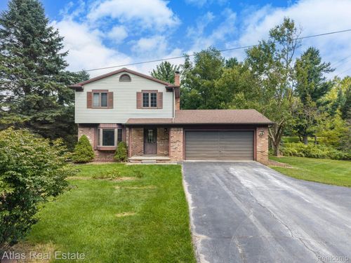 8557 Henderson Rd, Goodrich, MI, 48438-9778 | Card Image
