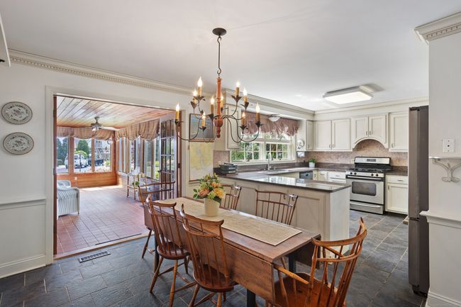 French doors to adjoining sunroom | Image 12