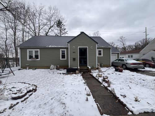 895 Sunday St, Defiance, OH, 43512-2917 | Card Image