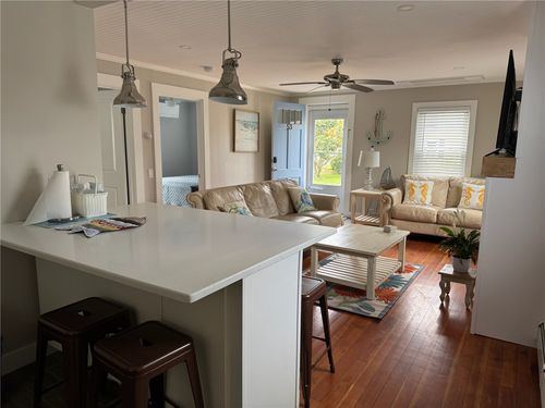 53 Center Ave, Middletown, RI, 02842-5809 | Card Image