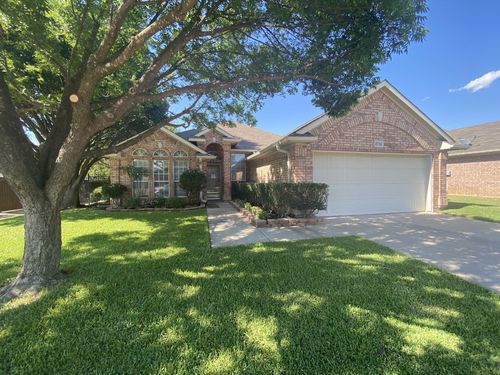 2751 Crystal Glenn Cir, Hurst, TX, 76054-2428 | Card Image
