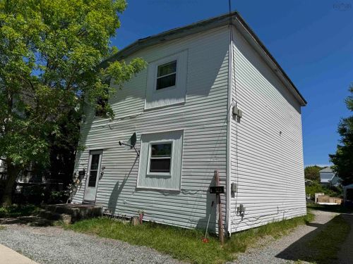 123 Caledonia St, North Sydney, NS, B2A2V6 | Card Image