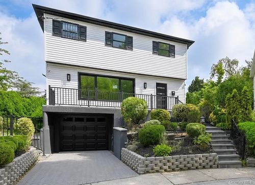 13-15 143 Street, New York, NY, 11357 | Card Image