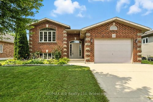 224 Napier St, Mitchell, ON, N0K1N0 | Card Image