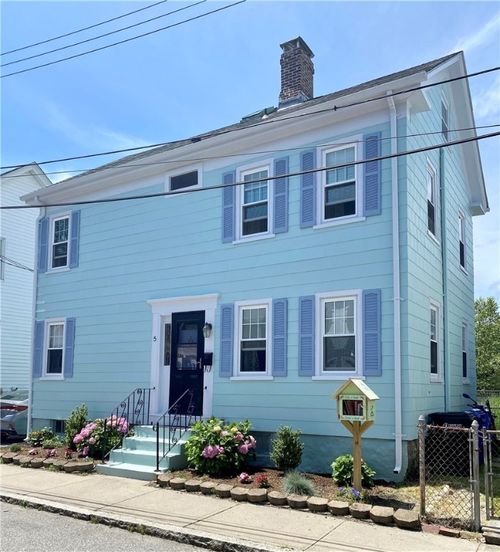 5 Byrnes St, Newport, RI, 02840-4061 | Card Image