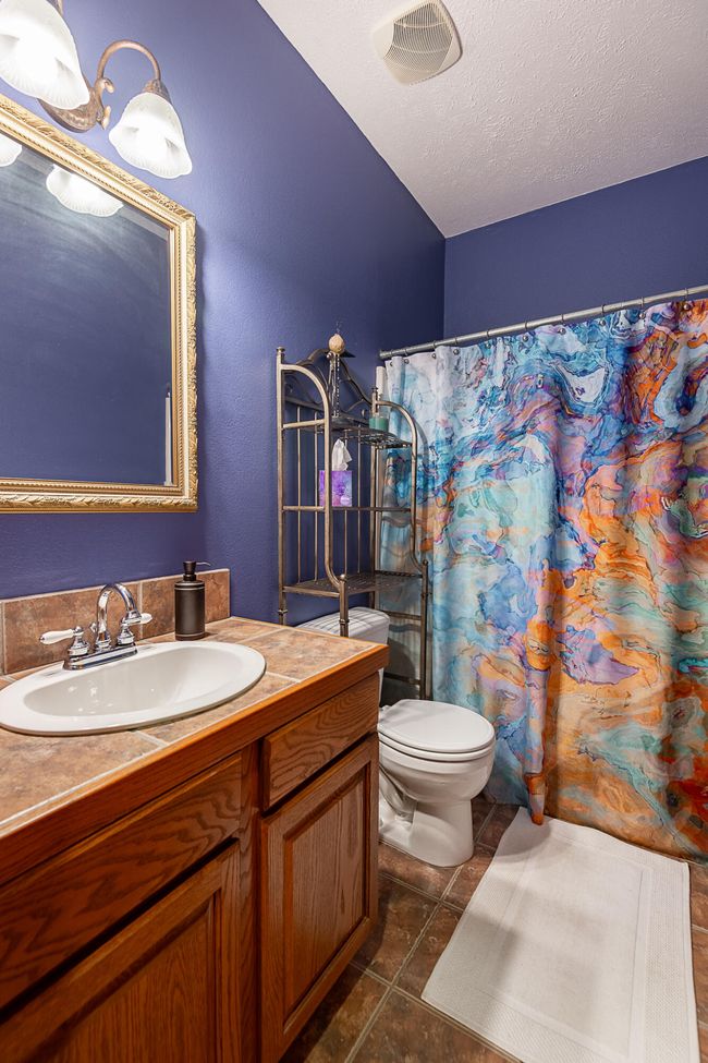 Bathroom #1 - Main Level | Image 32