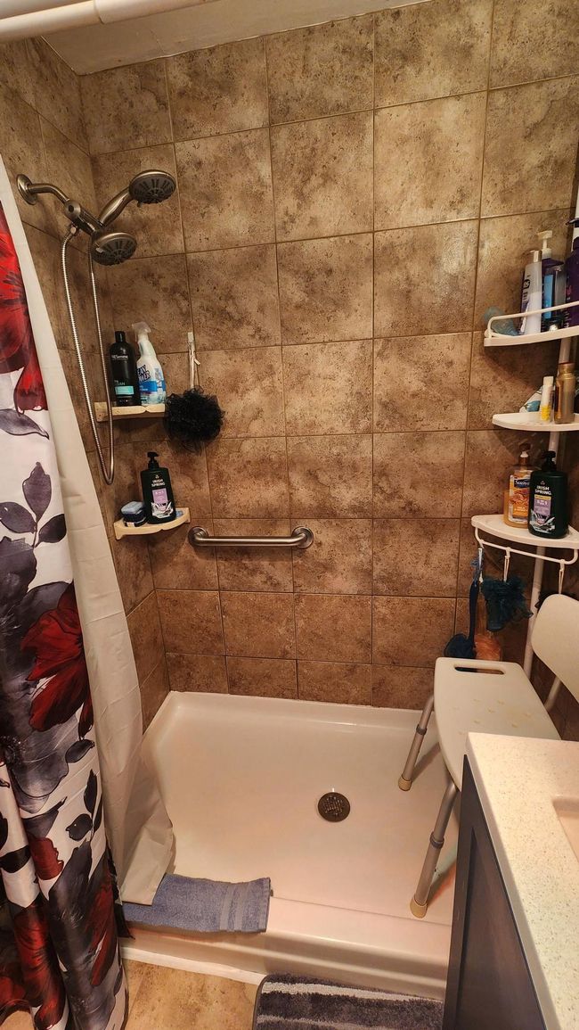 Tiled walk-in shower! | Image 14